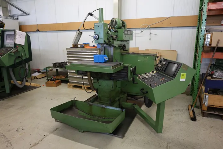 Universal-Werkzeugfräsmaschine MAHO Typ: MH 600 P